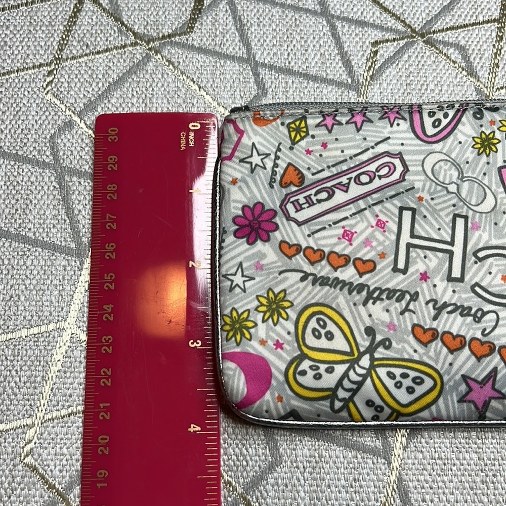 COACH Graffiti Wristlet w/Pink Hangtag - Picture 7 of 7